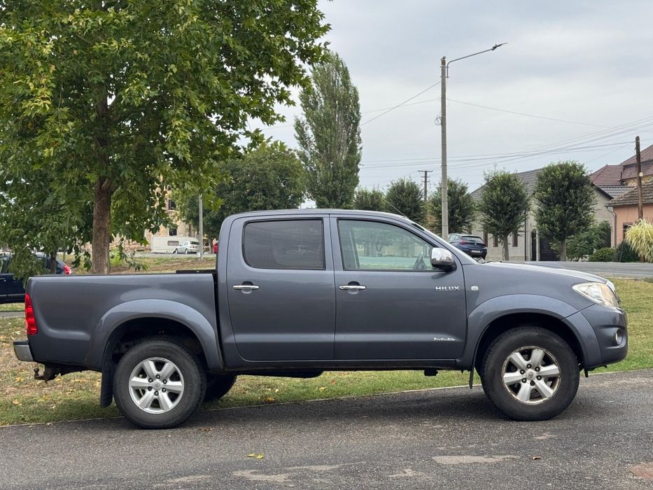 Dezmembrez dezmembrari toyota hilux 2010