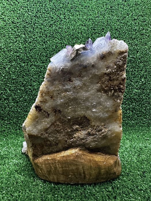 Ръчно изработена икона на Дева Мария с Младенеца с естествени кристали