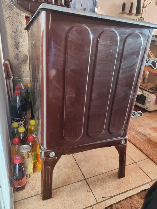 Готварска печка на твърдо гориво ФАНТАЗИЯ чугунен крак, с чугунен плот, емайлирана