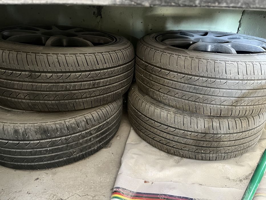 Продам комплект шин