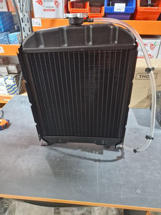 Radiator tractor fiat 211.214.215.231.fiat 250.251.fiat 300 se potrive