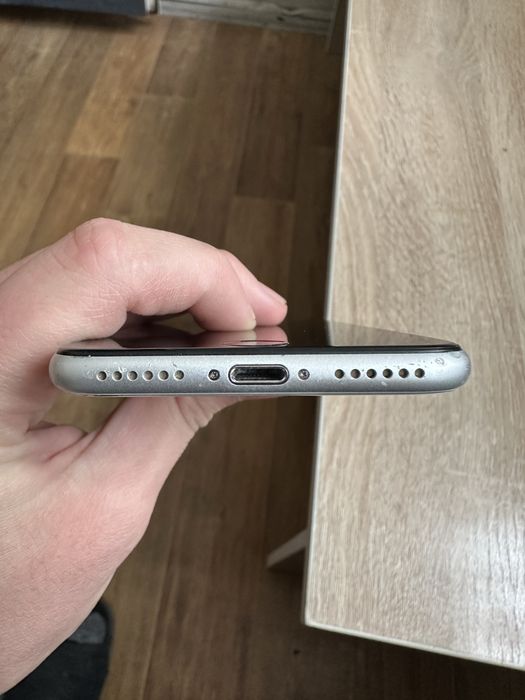Продам Iphone se 2