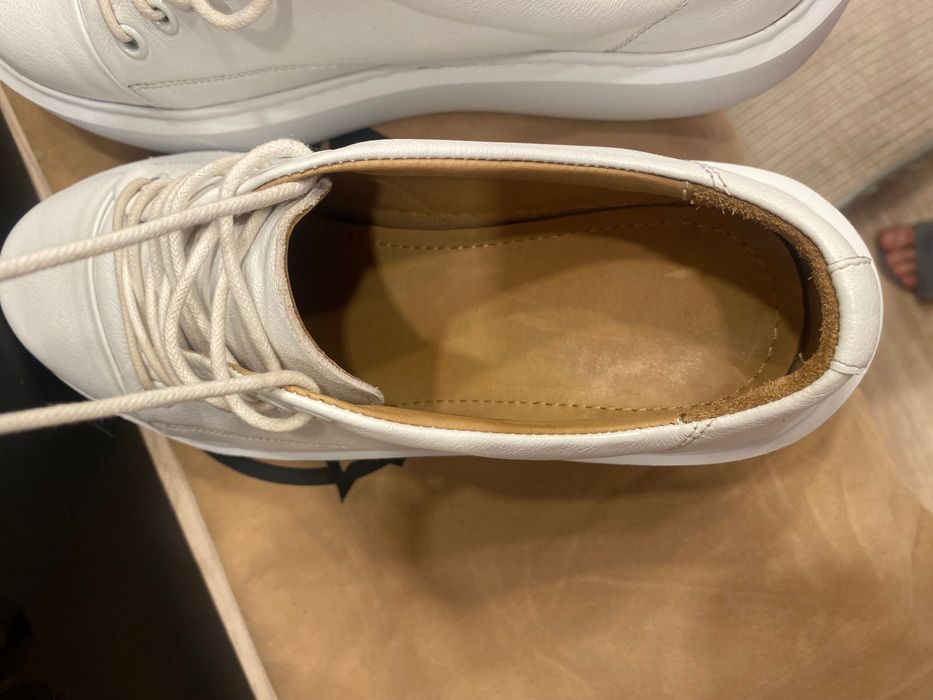 Продам кожаные белые кеды