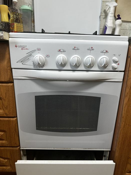 Продам газ плиту самовывоз