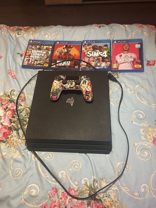 Vând PS4 Pro 1TB