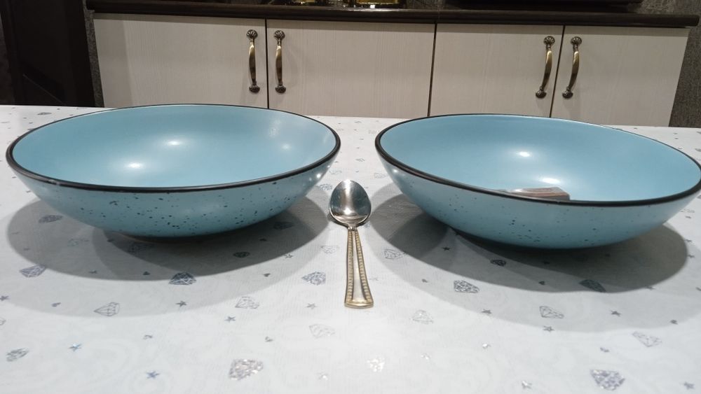 Продам две салатницы