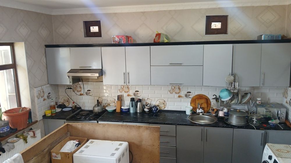 Hovli sotiladi. Shahar propistka. Maktab, bogʻcha yaqinida.
