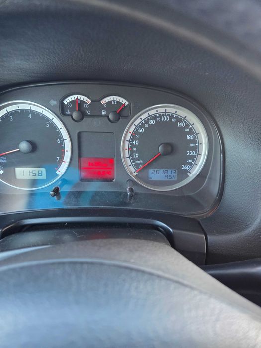 Автомобил  фоксваген  голф