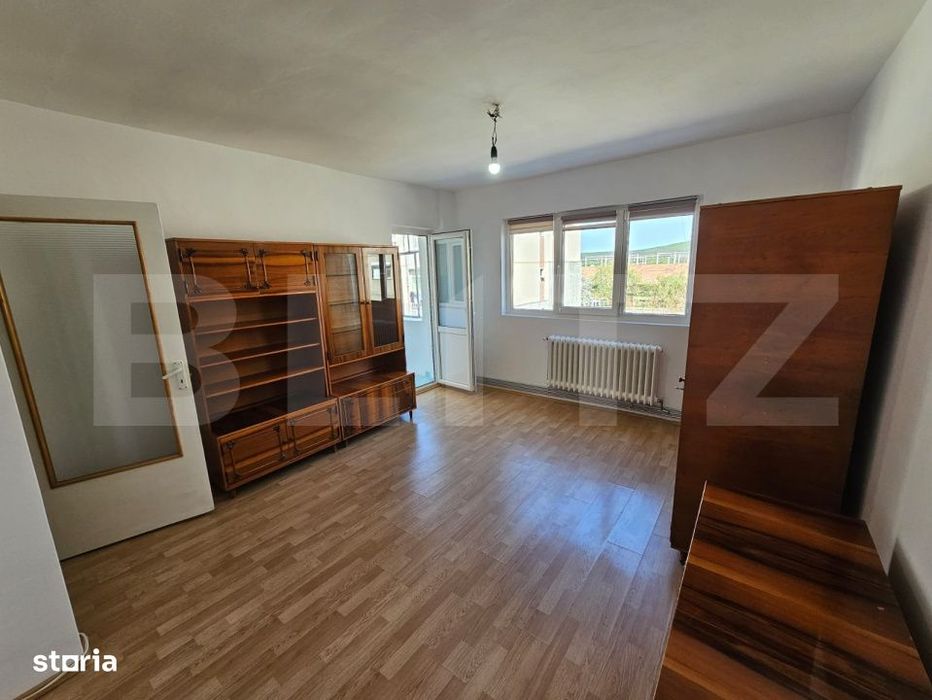 Garsoniera decomandata 31 mp, etaj 2, Cugir – spatioasa si bine comp