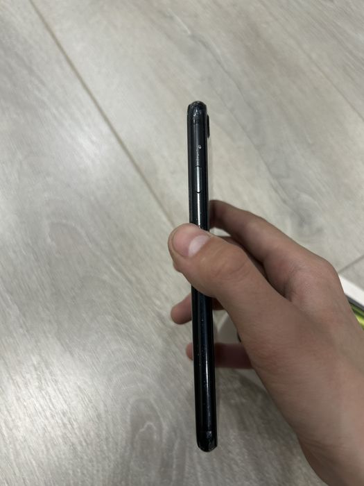 Продам айфон se 2020