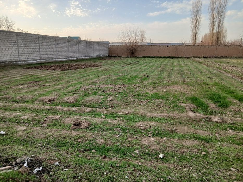 Уй сотилади Янгиюль туманида  К.ора  тепада