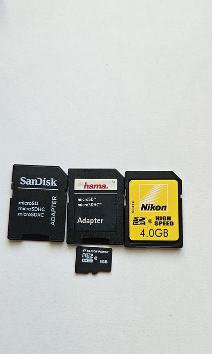 Nikon D3100 на САМО 12k кадъра + обектив 18-55mm + Аксесоари (Чанта, 2 Батерии, Карти, UV Филтър)
