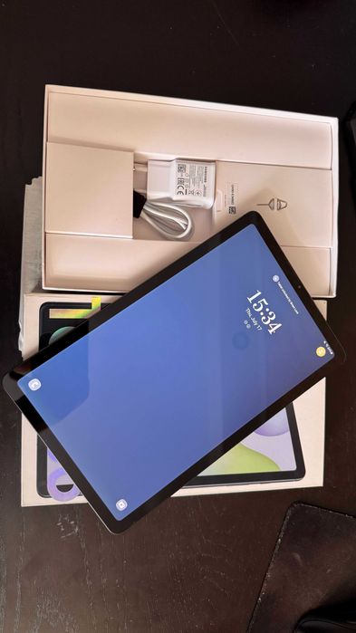 Tabletă Samsung S6 Lite cu S‑Pen+ 2 huse cadou, ca noua pachet complet