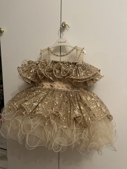 На прокат шикарное платье для девочек