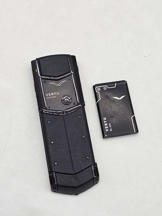 Vertu Signature Joanne Cameron