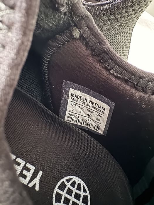 Adidas Yeezy 350 V2 Cinder Black