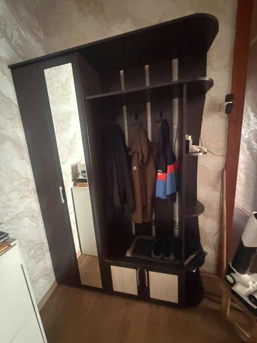 Продам прихожую в коридор
