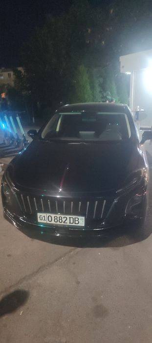 Hongqi E-QM5  2023