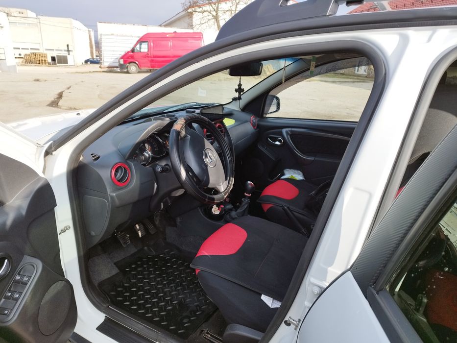 Vând Dacia Duster
