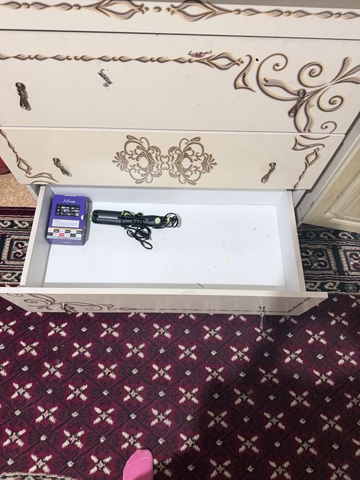 Продам комод  с зеркалом