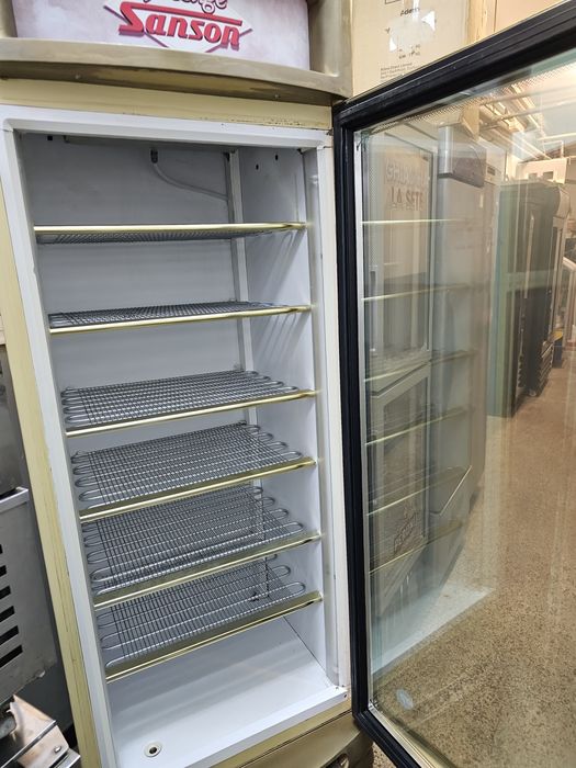 Плюсова витрина с стъкло 1000лв