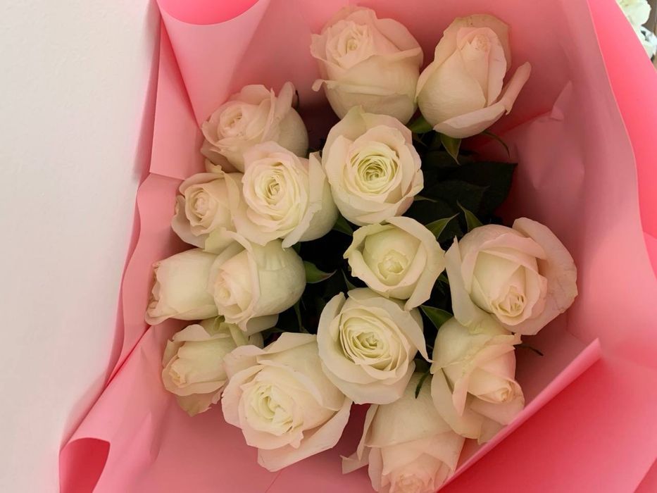 Букет белых роз 15 шт