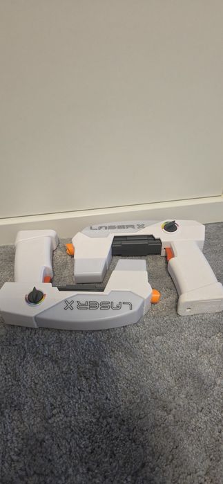 Două pistoale Laser X.