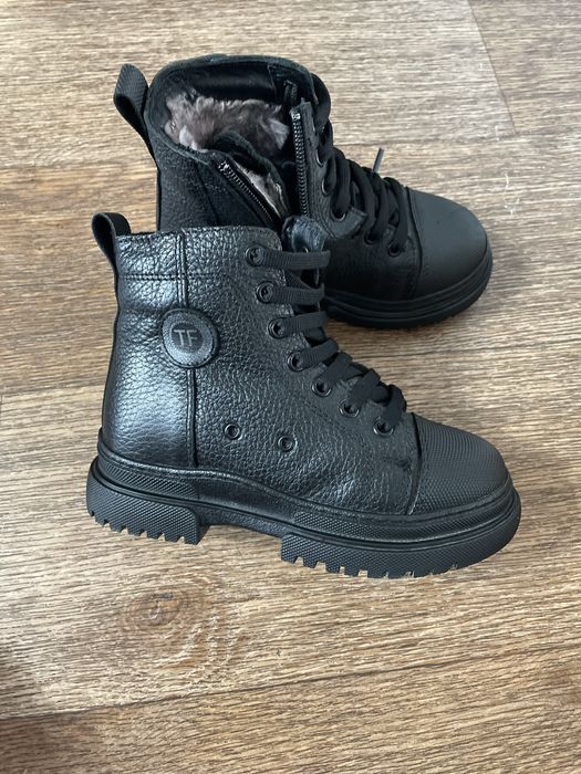 Детские ботинки..