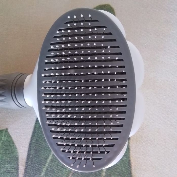 Расческа пуходерка.