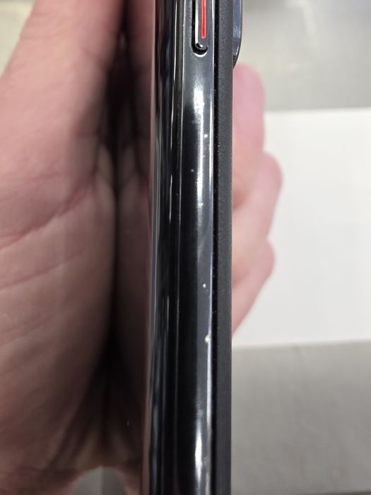 Продавам Huawei P60 PRO 256GB.