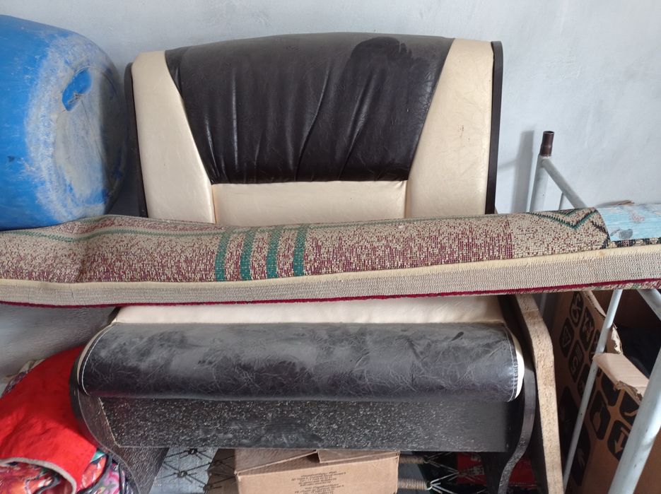 Кухнный стол стулья