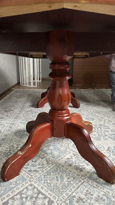 Стол (гостинная, кухонная)