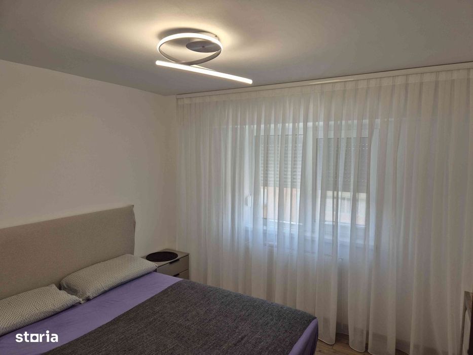 Proprietar vând apartament 2 camere central.