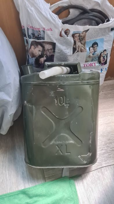 Продам канистру 10 литров