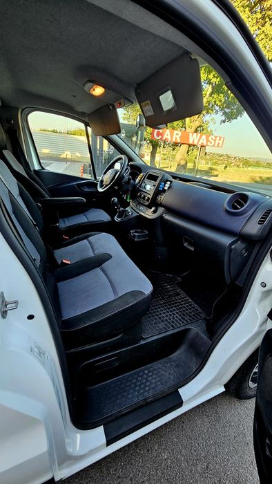 Opel  Vivaro 2017   8+1 locuri