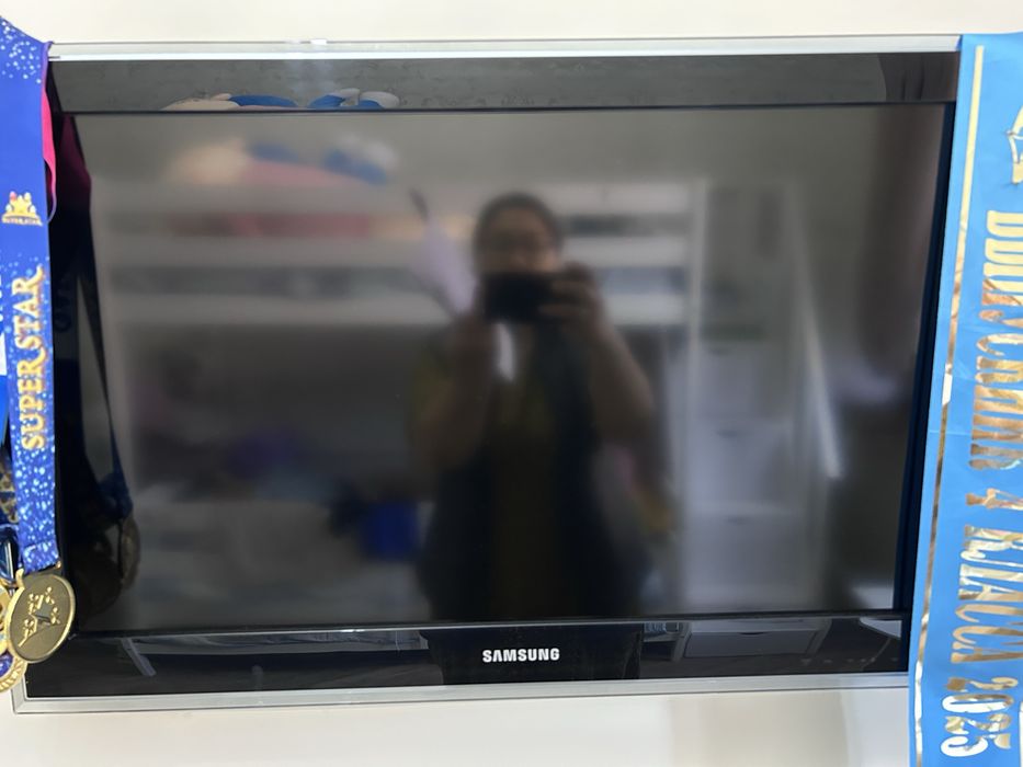 Телевизор в робочем состояни.