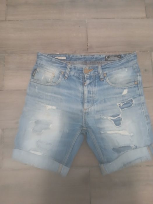 Vînd blugi  jack and jones