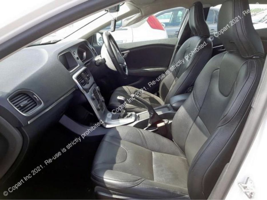 Dezmembrez Volvo V40 2.0 euro 6 D2