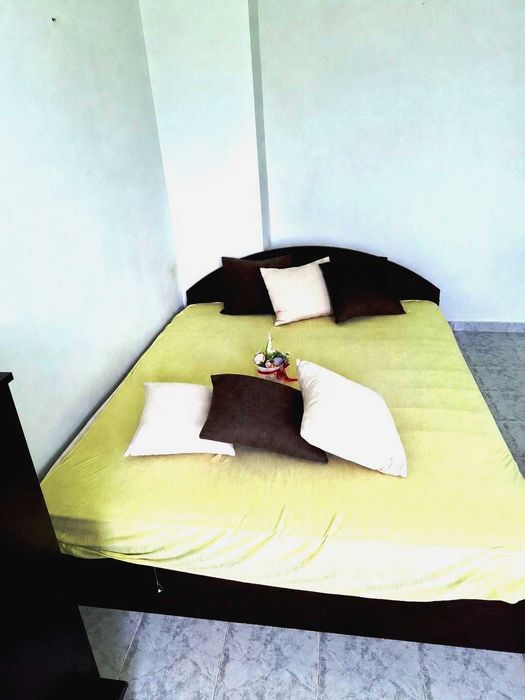 Продавам спалня 170/210 заедно с матрака. отлично състояние, запазени.