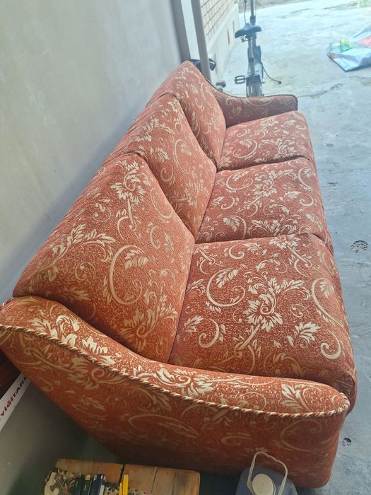 Продаётся  диван румынский