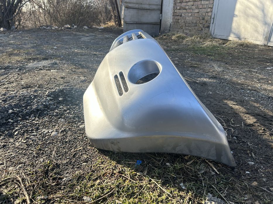 Передний бампер