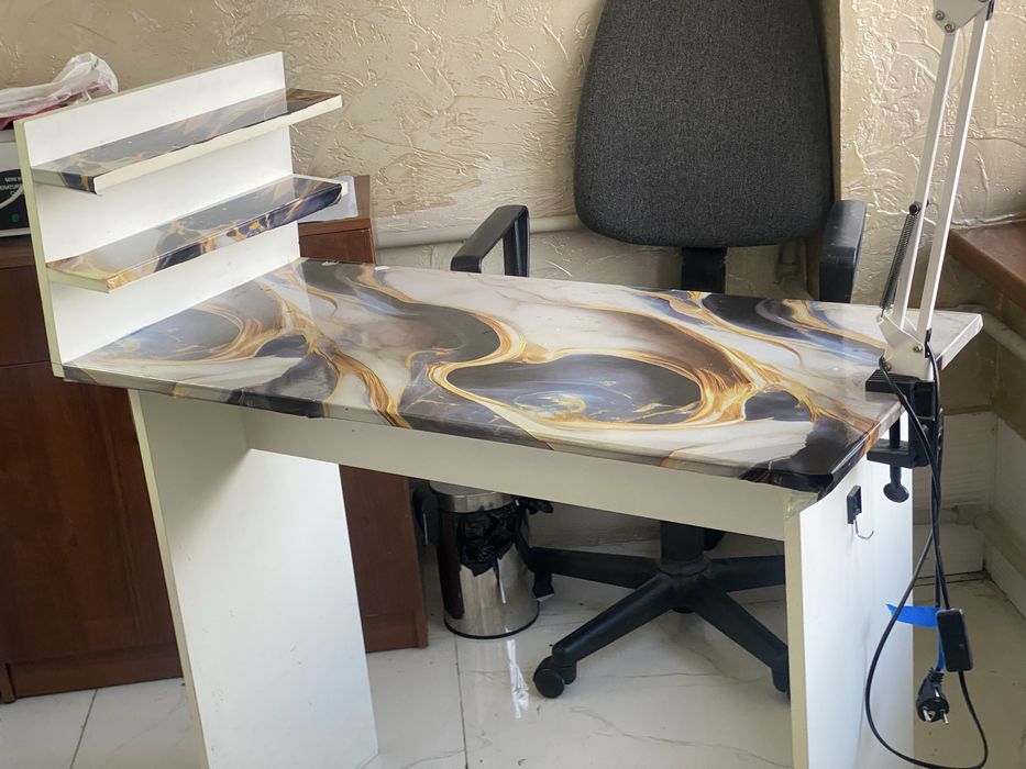 Макикюрный столик