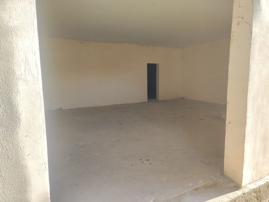 Eski shahar azamatda joylashgan yulni ustida styanka bor orqasida yer