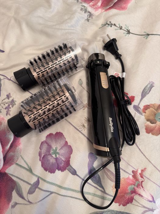 Perie rotativă cu două accesorii