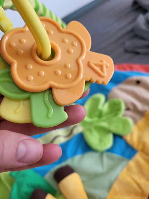 Лот играчки, активна гимнастика, въртележка за кошара и прожектор