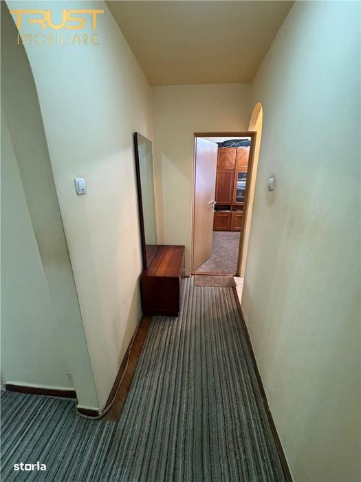 3 Camere I 66 MP I Boxa 25 MP I Manastur