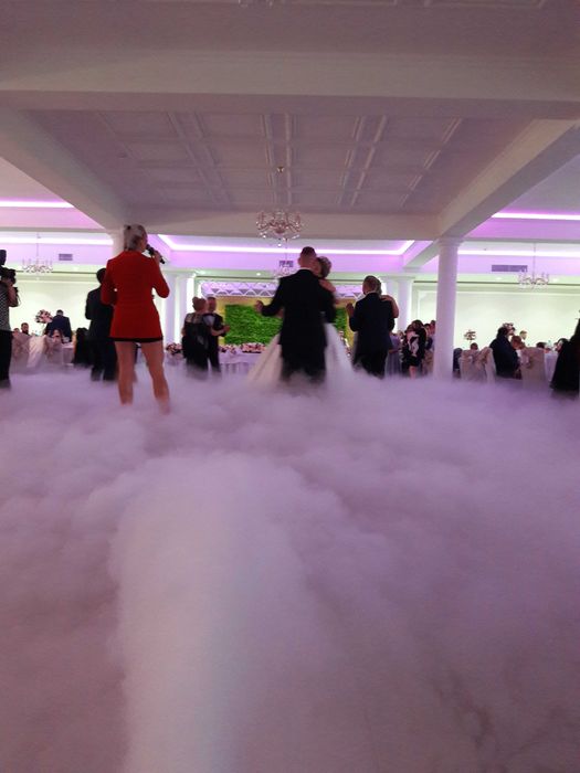 Fum greu cu gheata carbonica pentru dansul mirilor