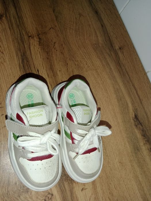 Кроссовки 2500тг