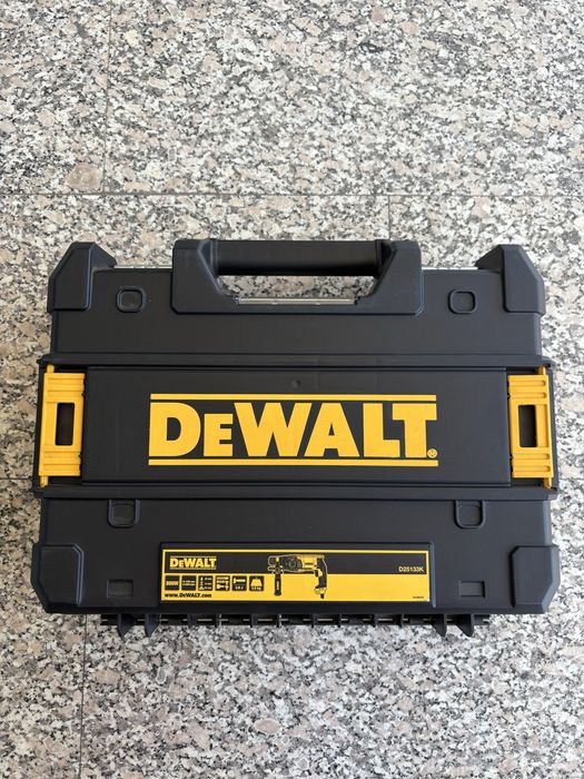 Ciocan rotopercutor cu 3 functii, DeWalt D25133K, 800 W