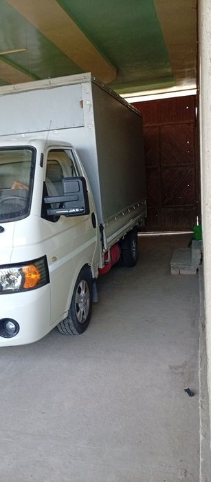 Yuk mashinasi yangi